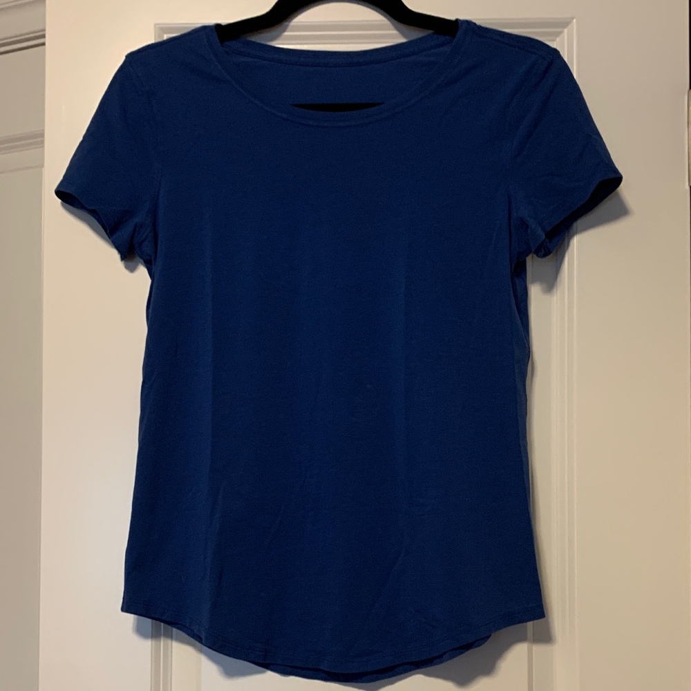 Lululemon Blue Love Tee, Sz 2
Excellent Condition